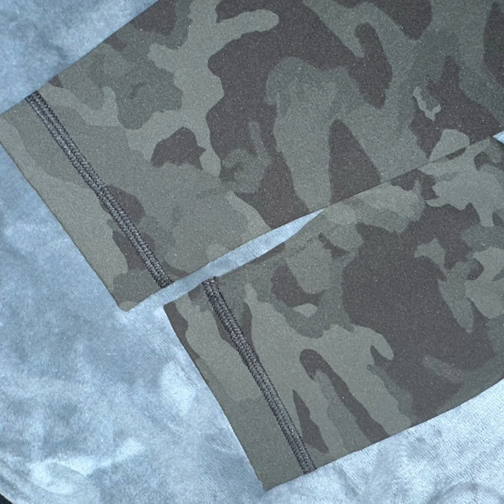 Size 6 Camo Lululemon Align Legging 28" - Picture 4 of 8